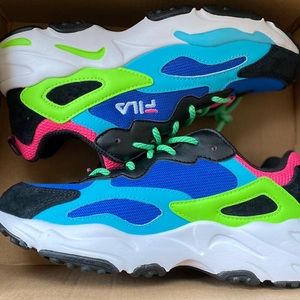 Fila. Size 4.